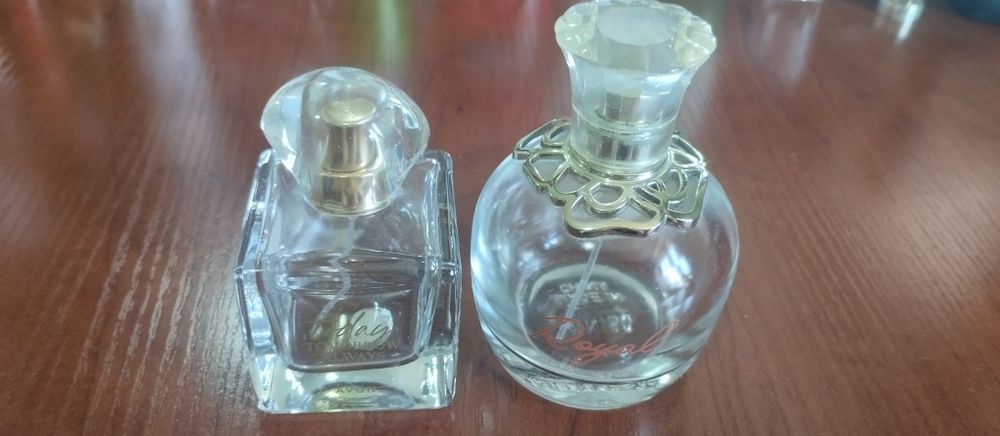 Флаконы от духов.