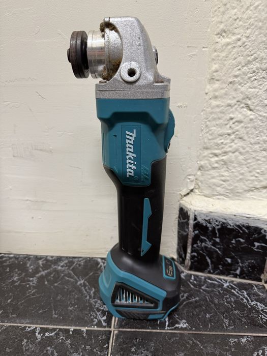 Акумулаторен ъглошлайф Makita DGA 404