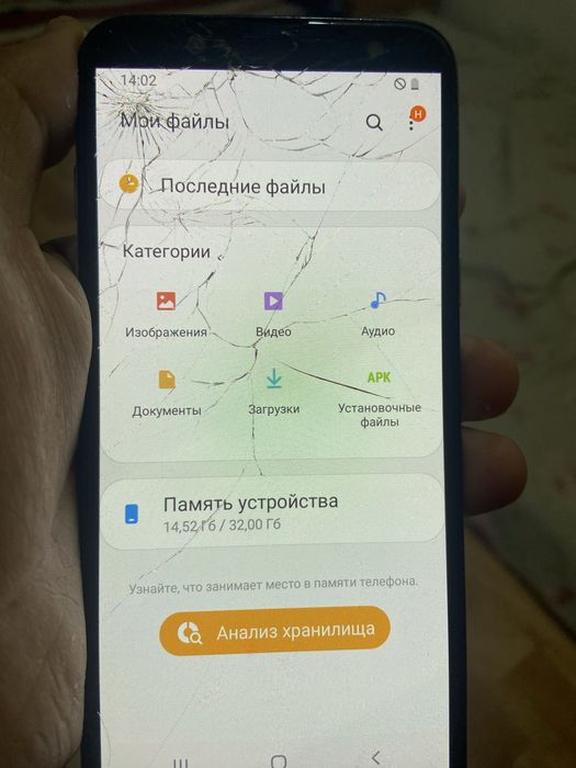 Продам телофон самсунг А6