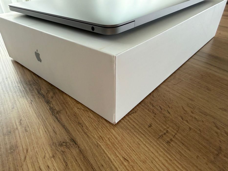 НОВ MacBook Pro 13" M1 Chip 8-CPU, 8-GPU, 16GB RAM, 1TB SSD В ГАРАНЦИЯ