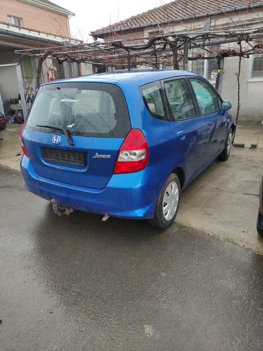Продава се Honda Jazz 1, 2мотор 2005г на части