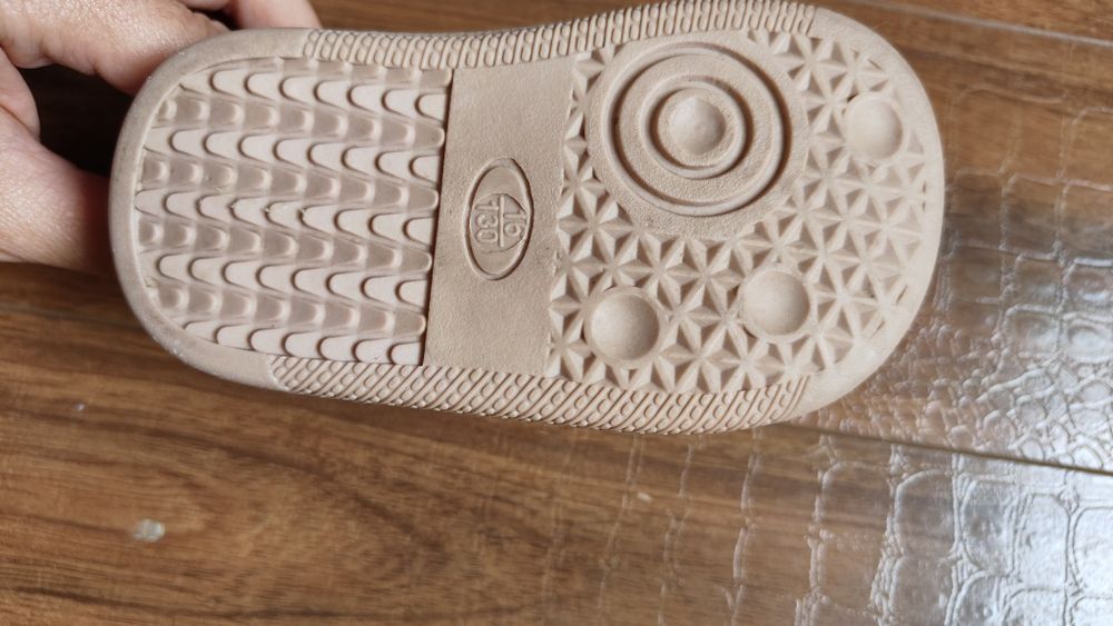 Продам ботиночки на девочку