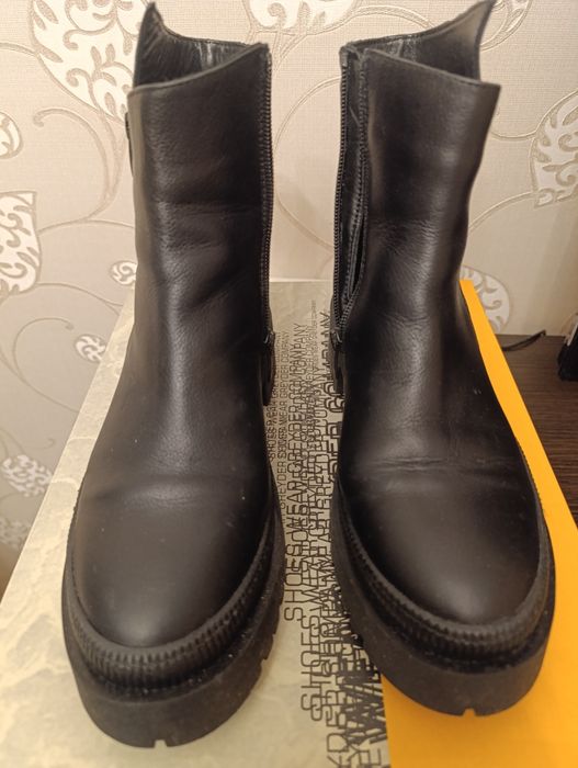 Ботинки женские продаю