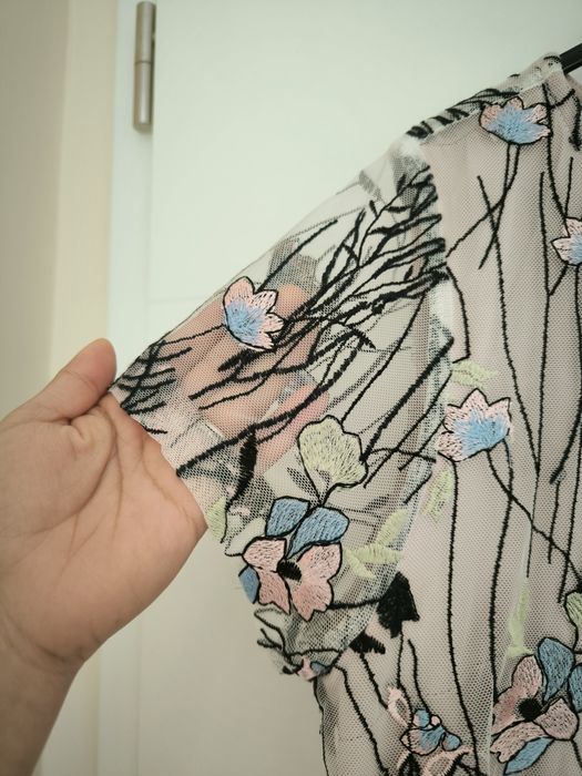 Дамска рокля с дантела бродерия