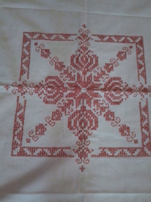 Fata de masă veche țărănească