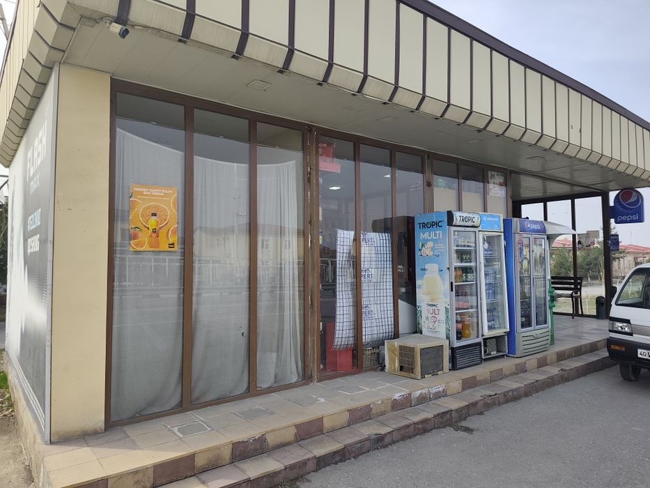 Остановкадаги дукон сотилади