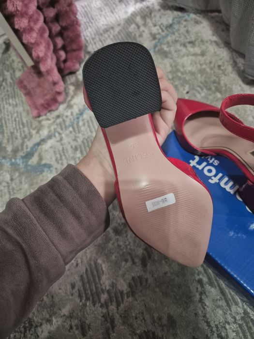 Красные туфли новые