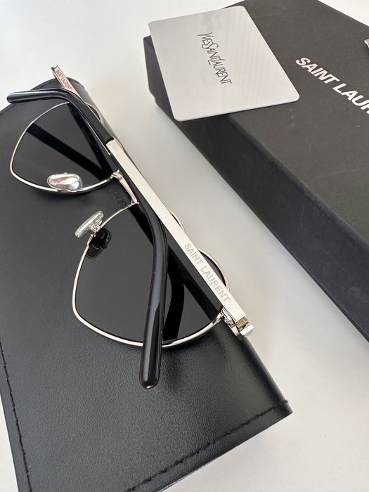 Чисто нови слънчеви очила Saint Laurent сърца
