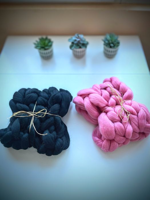 Шапка, шал, яка и ръкавици от мериносова вълна за подарък