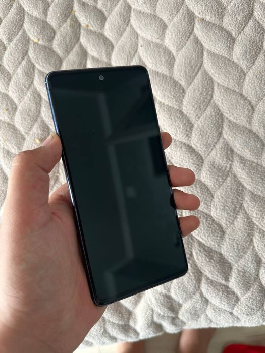 Продам Samsung Galaxy S20FE срочно