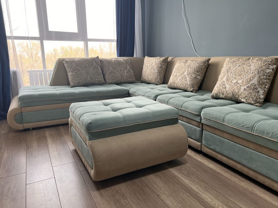 Продам диван срочно! Очень в хорошем состоянии!