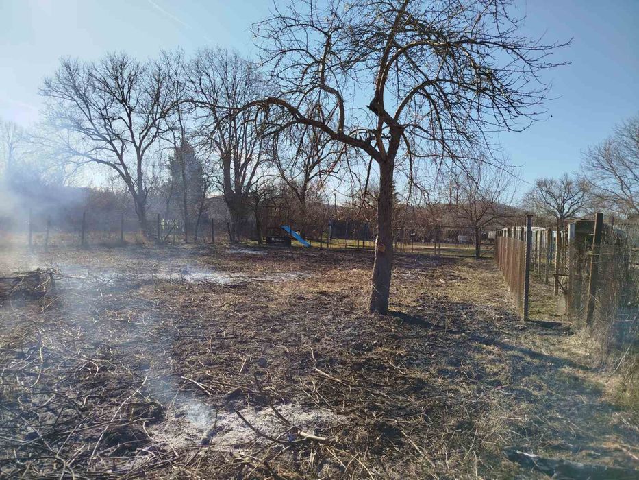 Къща със селскостопанскиа постройка и дворно място 1300кв.м в с. Горна