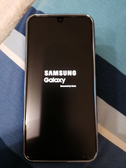 Vînd 2 ceasuri noi și 3 telefoane mobile
