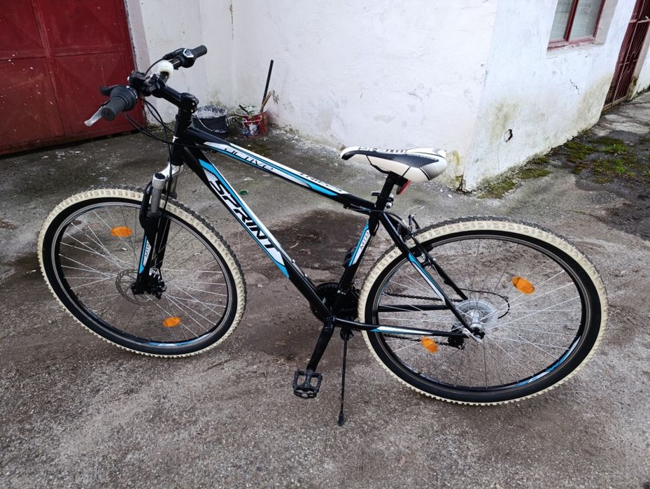 Vând bicicleta folosita putin
