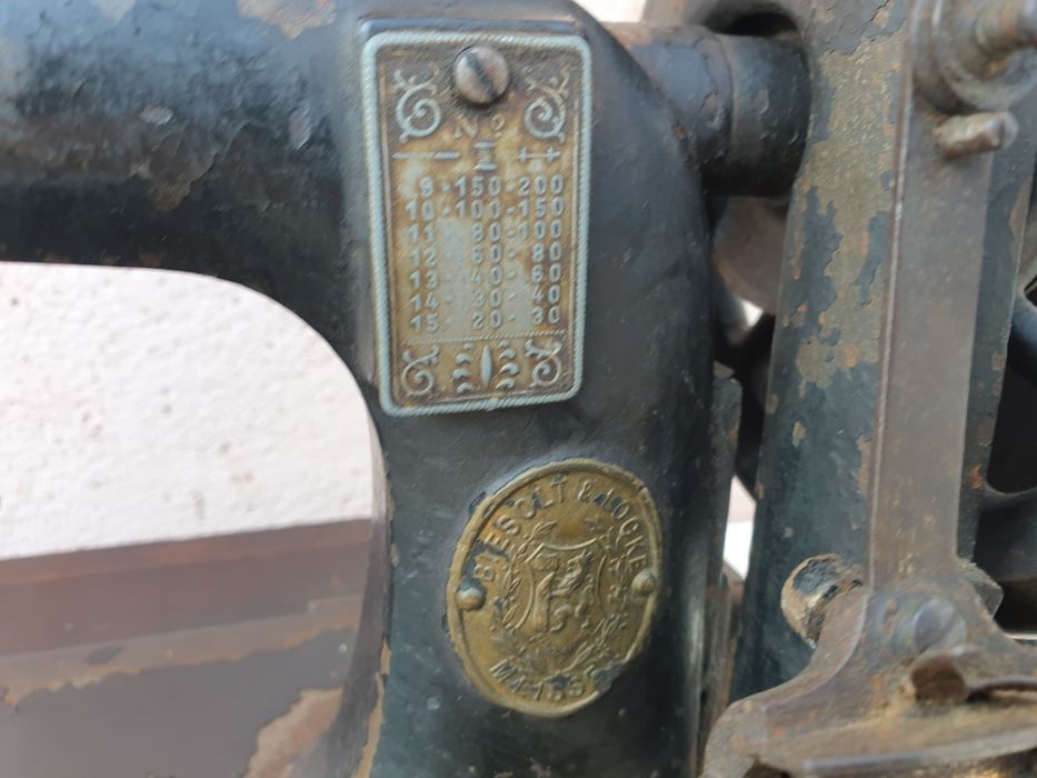 Mașină de cusut Singer