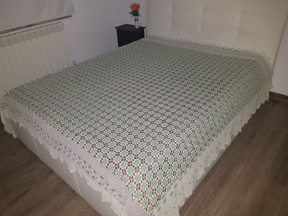 Cuvertura macrame crosetata manual pentru pat dublu