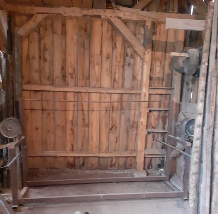 Vând masina de slefuit electrica cu motor pentru finisaje mobila!Are 2 m lungime