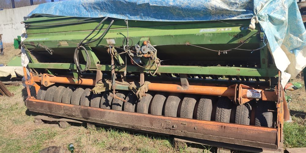 Vând freze cu semănători