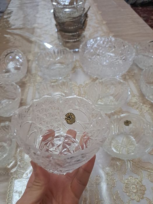 Komplekt xrustal idishlar sotiladi