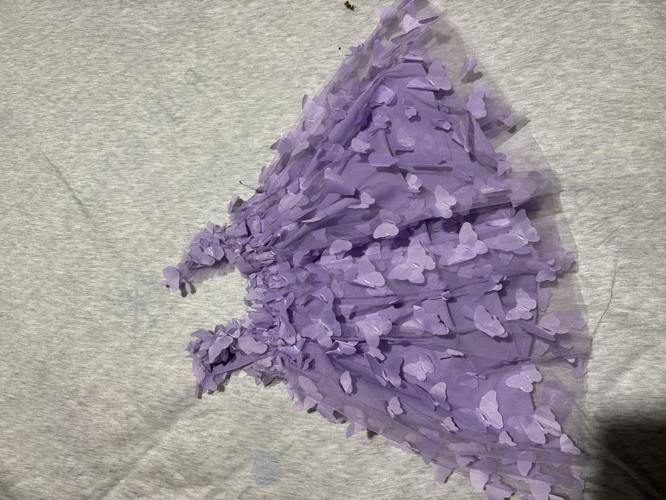 Дрехи: мама, тати и аз, за фотосесия в лилаво