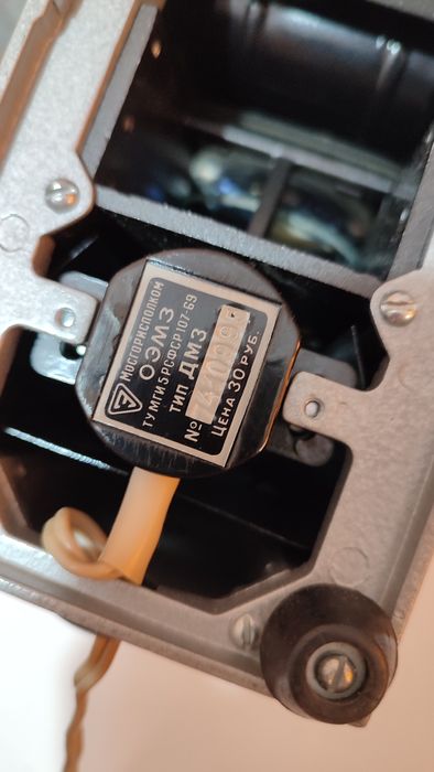 Proiector diapozitive cu magazie