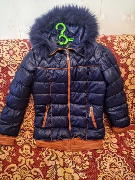 Продаю женскую куртку