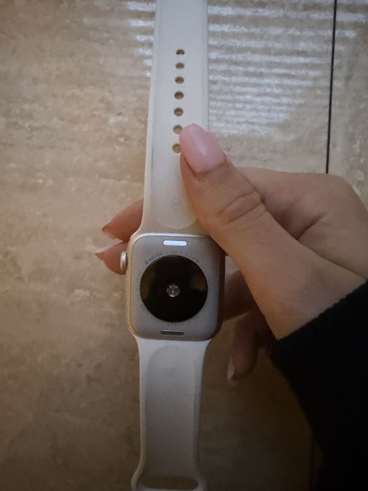 Apple watch SE в отлично състояние