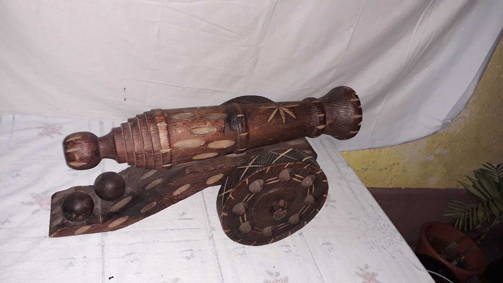 Decor Tun din lemn sculptat