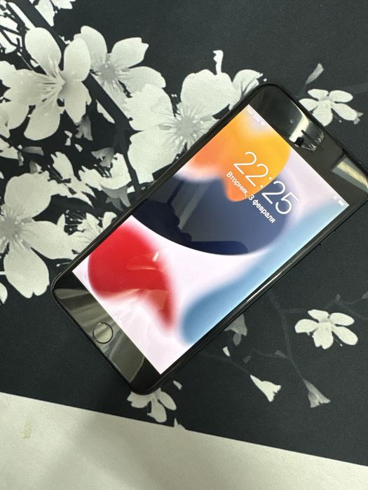 Продаю Айфон 7 плюс