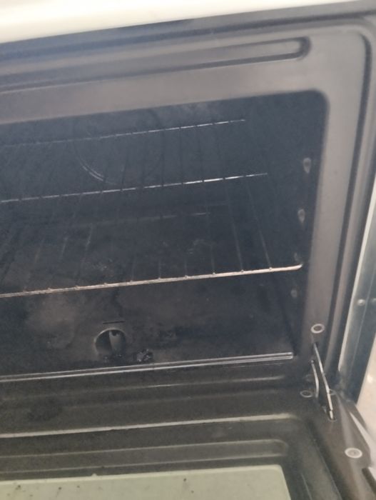 Vând aragaz electric