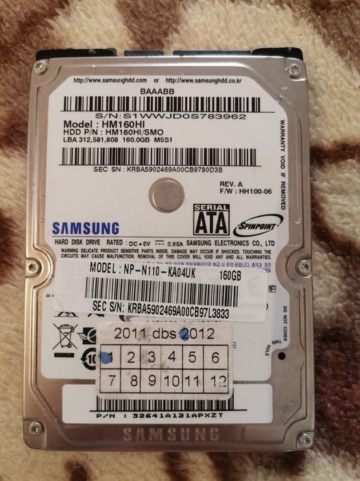 Vând  2 hard-diskuri și 4 ramii