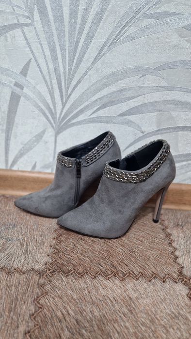 Продам ботинки (ботильоны)