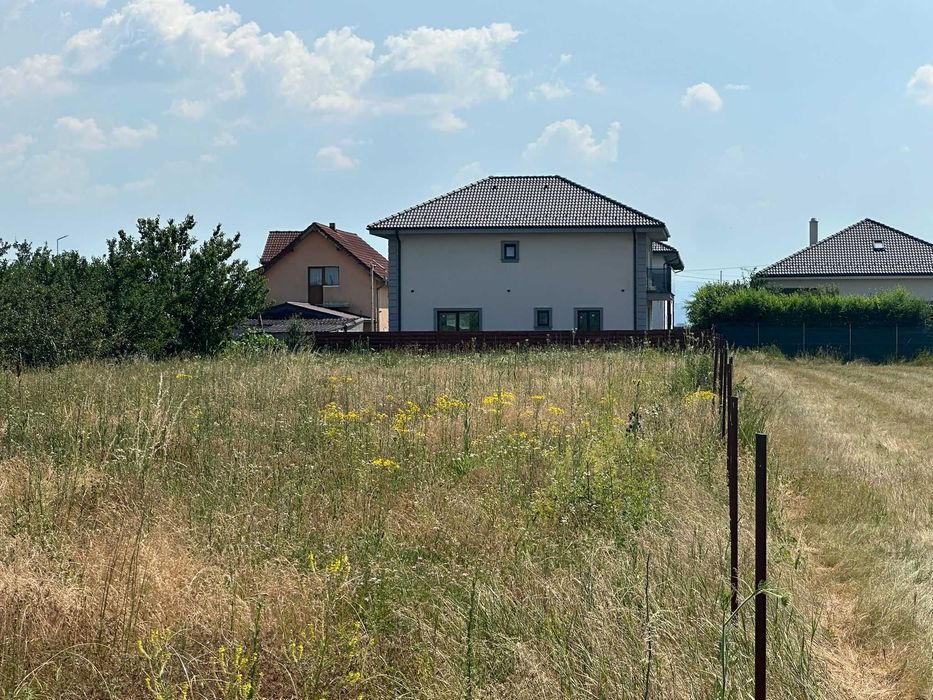 Vand teren intravilan JUCU DE MIJLOC cea mai buna zona  front 20 m