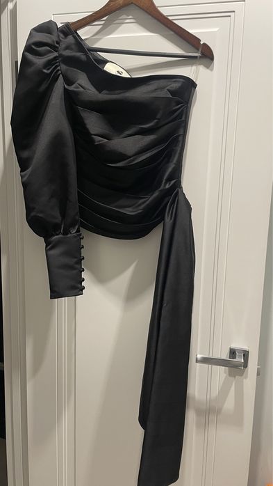 Продам блузку на одно плечо