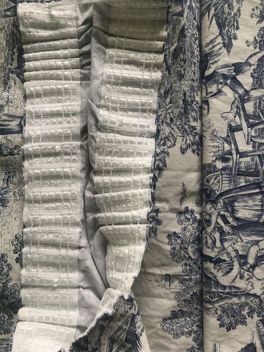 Френско перде Toile de Jouy сцени селски живот бяло синьо 100% памук