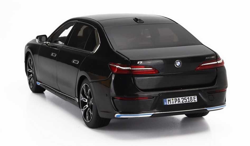 Macheta originala Bmw i7 G70 scara 1:18