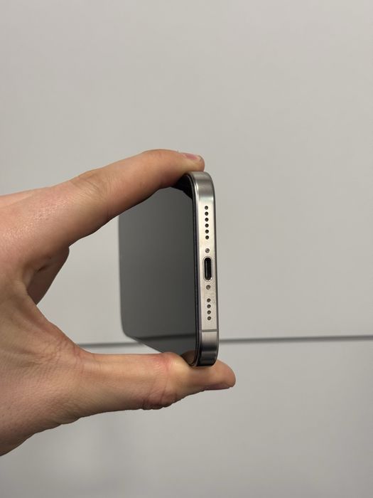 Продавам iPhone 16 PRO MAX 100% батерия