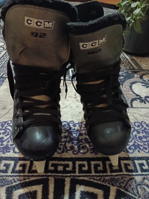 Хоккейные коньки