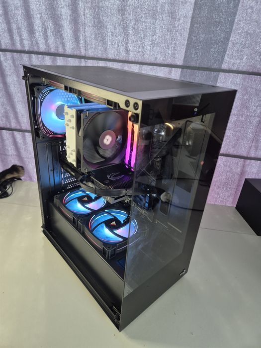 Gaming cu RTX 5050, Ryzen 5 5600X, Corsair RGB si ssd 512GB PCIe 4.0