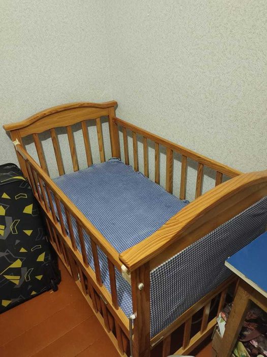 Детская кроватка