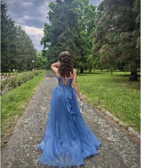 Официална синя рокля със блестящи частици