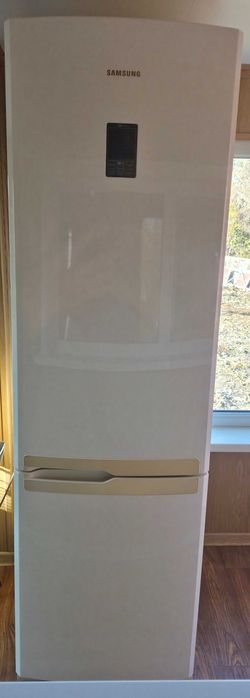 Продается холодильник Samsung