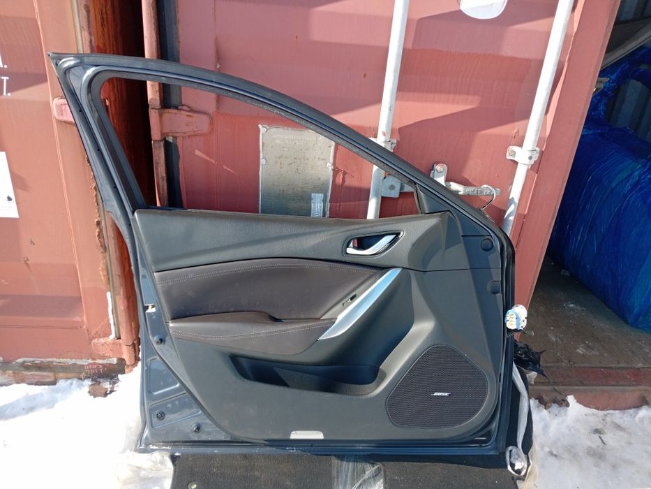 Передняя дверь Mazda 6