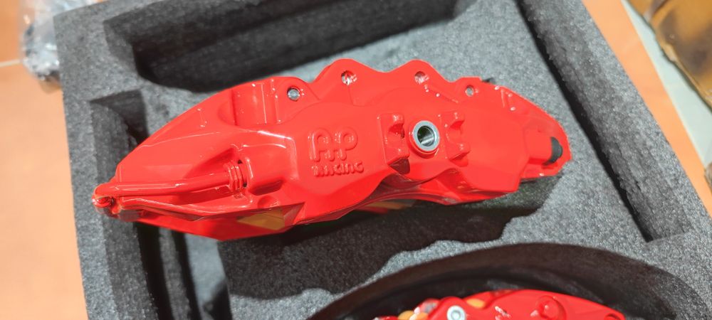 Тормозные системы Brembo, AP Racing.