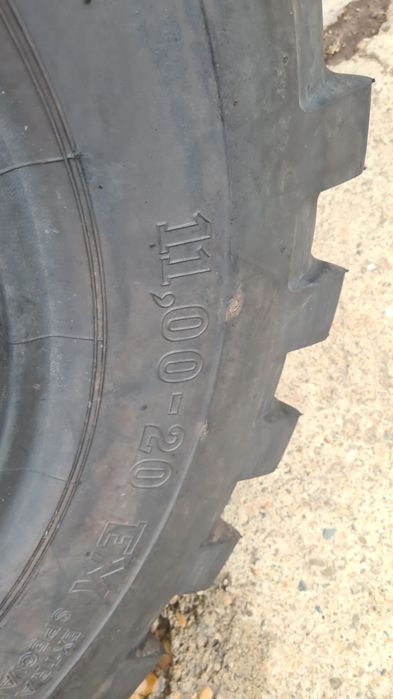 Cauciucuri excavator 11.00R20 și 10.00R20 cu detrapanti
