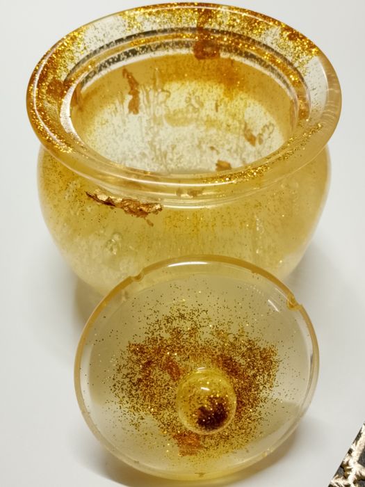 Ръчно изработени бижута и аксесоари от смола