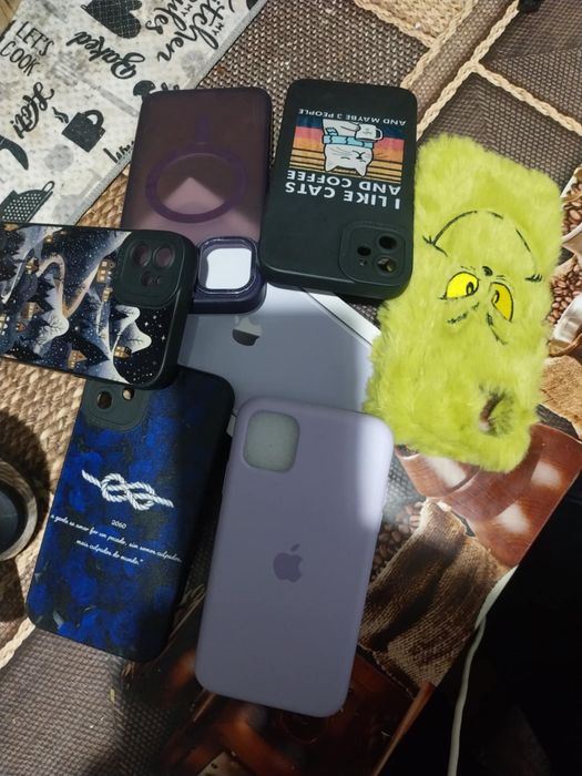 Iphone 11 без гаранция със 6 калъфа