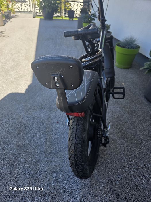 Vând bicicletă electrică roti pe 20