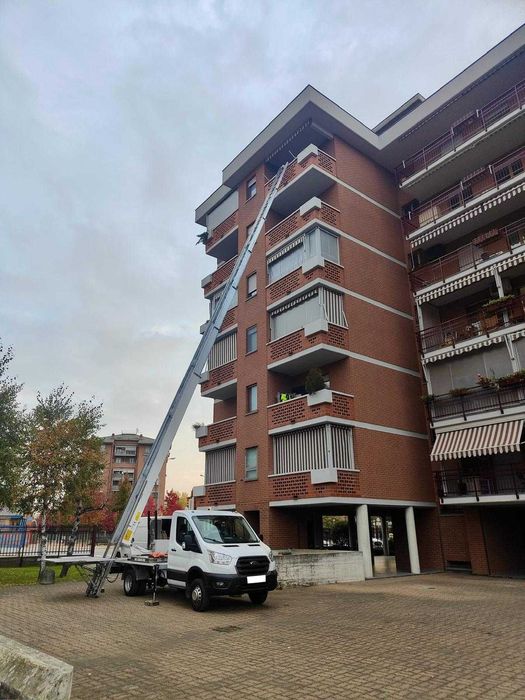 Lift exterior nou închiriere – scapă de scări și efort!