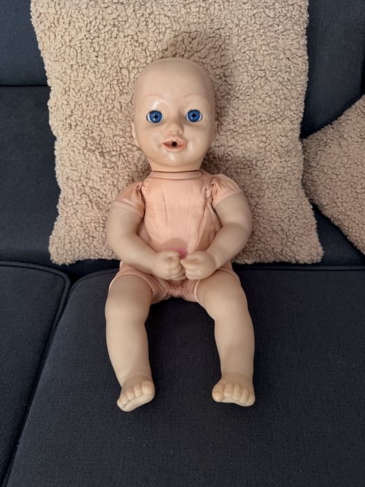 Papusa Baby Born cu functii